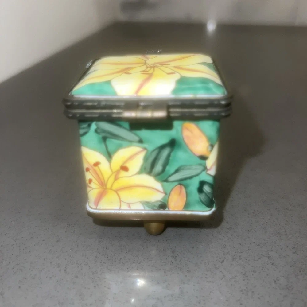 2002 Kelvin Chen Enamel Hinged Flower Stamp Dispenser or Trinket Box No. 821